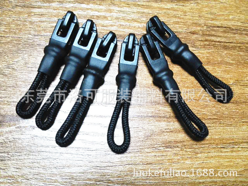 绳子套热水管拉手
